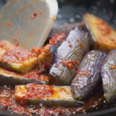 Cách làm cà tím sốt cay