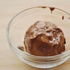 Cách Làm Cơm Nắm Dâu Tây Bọc Chocolate Thơm Ngon