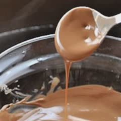 Cách Làm Cơm Nắm Dâu Tây Bọc Chocolate Thơm Ngon