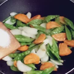 Cách làm củ mài xào cà rốt với đậu tuyết