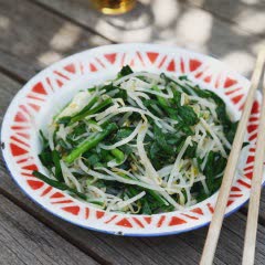 Cách làm hẹ xào giá đỗ