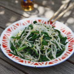 Cách làm hẹ xào giá đỗ