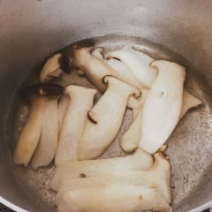 Cách làm Nấm đùi gà áp chảo sốt cay
