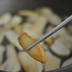 Cách làm nấm đùi gà xào bơ cay thơm