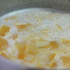 Cách làm chè bí đỏ bột báng nấu sữa tươi