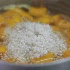 Cách làm chè bí đỏ bột báng nấu sữa tươi