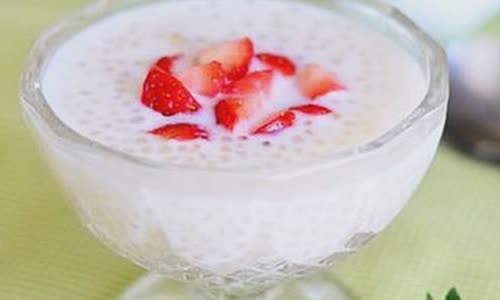 Cách Làm Chè Bột Báng Dâu Tây Thơm Ngon Đơn Giản