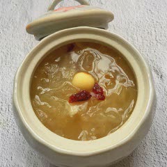 Cách làm chè hạt sen nấm tuyết bổ dưỡng