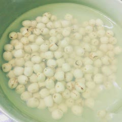 Cách làm chè hạt sen nho khô