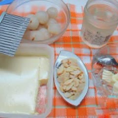 Cách nấu chè khúc bạch ăn kèm vải