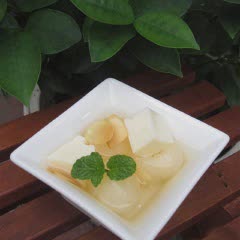 Cách nấu chè khúc bạch ăn kèm vải