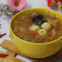 Cách làm chè nấm tuyết hạt sen giải nhiệt