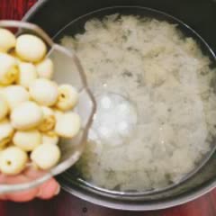 Cách làm chè nấm tuyết hạt sen giải nhiệt