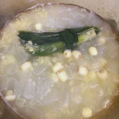 Cách làm Chè nha đam nấu hạt sen đậu xanh