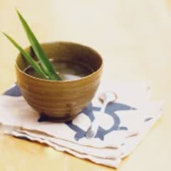 Cách nấu Chè Nha Đam Đường Phèn với lá dứa ngọt mát