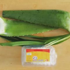 Cách nấu Chè Nha Đam Đường Phèn với lá dứa ngọt mát