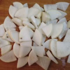 Cách nấu chè trái lê củ cải trắng và hạnh nhân