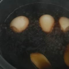 Cách làm chè trứng đường nâu nhãn nhục