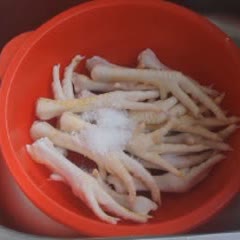 Cách làm chân gà hấp hành lá thơm ngon