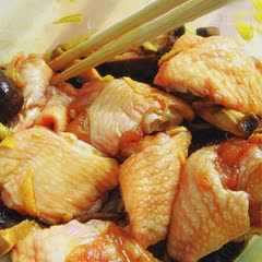 Cách Làm Gà Hấp Nấm Ớt Cực Thơm Ngon Cho Bữa Cơm