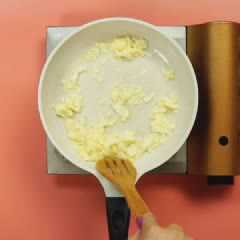 Cách làm Há Cảo Nhân Hẹ Trứng bùi thơm, đơn giản tại nhà 