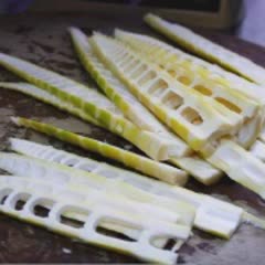 Cách làm măng hấp thịt xông khói