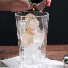 Cách pha Classic Manhattan Cocktail thơm ngon, hấp dẫn 