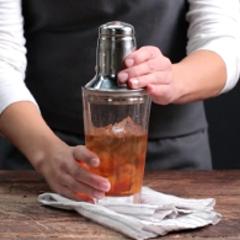 Cách pha Classic Manhattan Cocktail thơm ngon, hấp dẫn 