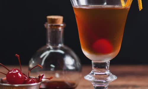 classic-manhattan-cocktail-Uem9BHzbISaTCe3nKK0G