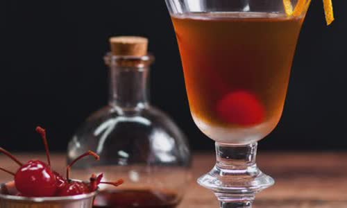 Cách pha Classic Manhattan Cocktail thơm ngon, hấp dẫn 