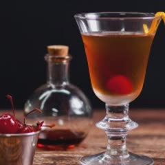 Cách pha Classic Manhattan Cocktail thơm ngon, hấp dẫn 