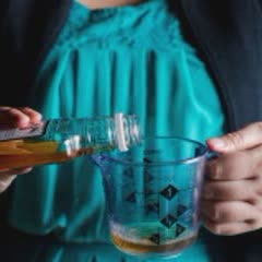 Cách làm Cocktail Blue Fizz