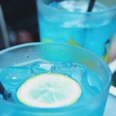 Cách làm Cocktail Blue Fizz