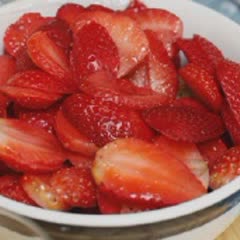 Cách Làm Soda Kem Dâu Tươi Ngon Cho Cả Nhà Ăn Vặt