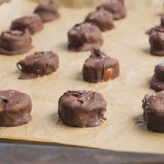Cách làm Kem chocolate phủ chuối