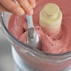 Cách làm Kem dâu tây chuối