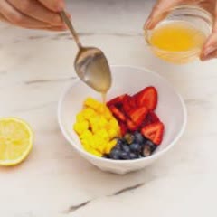 Cách làm Kem que sữa chua trái cây