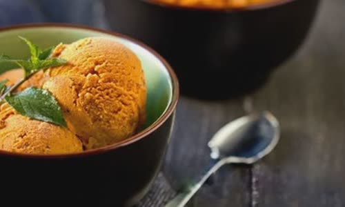Cách làm Kem Trà Thái cực ngon lành của xứ sở chùa Vàng 