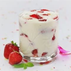 Cách Làm Kem Tươi Trộn Với Dâu Tây Thơm Ngon Ở Nhà