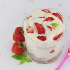 Cách Làm Kem Tươi Trộn Với Dâu Tây Thơm Ngon Ở Nhà