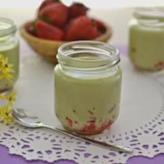 Cách Làm Pannacotta Dâu Tây Trà Xanh Thơm Ngon
