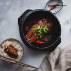 Cách làm Cá Hồi Kho nóng hổi ấm áp bữa cơm chiều mưa 
