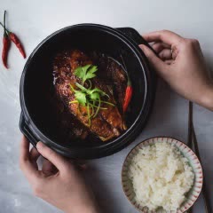 Cách làm Cá Hồi Kho nóng hổi ấm áp bữa cơm chiều mưa 