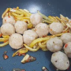 Cách Làm Cá Viên Kho Khoai Tây Lạ Miệng Thơm Ngon