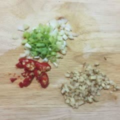 Cách làm cánh gà om cay thơm đậm đà
