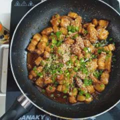 Cách Làm Cơm Thịt Ba Chỉ Sốt Cay Cho Ngày Se Lạnh