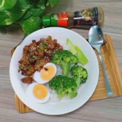 Cách Làm Cơm Thịt Ba Chỉ Sốt Cay Cho Ngày Se Lạnh