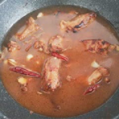 Cách làm sườn heo rim mặn ngọt cay thơm