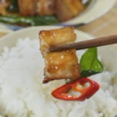 Cách Làm Thịt Ba Chỉ Rim Lá Chanh Hấp Dẫn Đưa Cơm