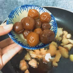 Cách làm Thịt ba rọi rim mơ ngâm